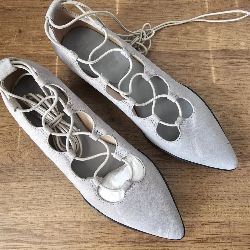 NEVER WORN NAYA POINTY LACED KITTEN HEELS SHOES GREY NUBUCK LEATHER SIZE 6 WOMEN